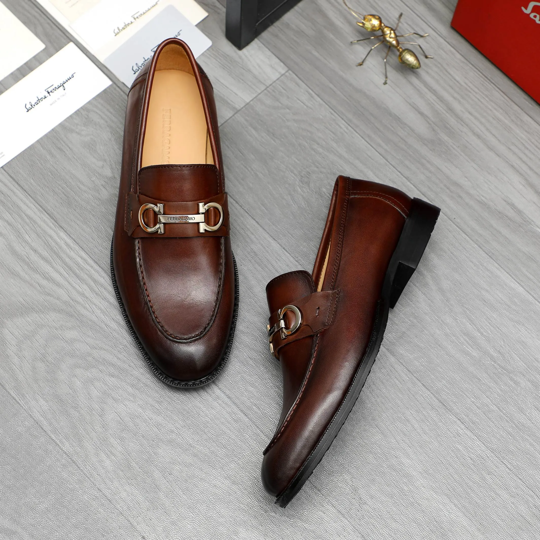 Men's shoes 💰540 Product trademark: Ferragamo "Ferragamo" business casual slip-on leather shoes Regular size: 39-45 (45. Customized, non-returnable) Product materials: Selected color-brushed cowhide upper, cowhide lining, original outsole
